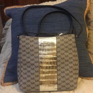 Michael Kors crossbody purse w/ silver